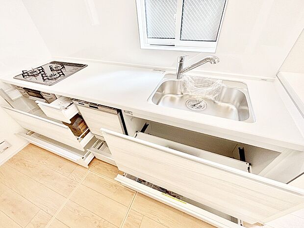 使いやすさを優先したスライド式収納タイプ!