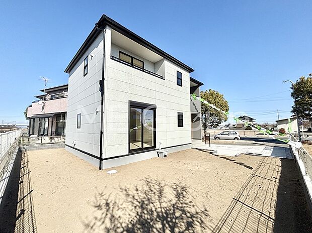 たっぷりの陽光と開放感に包まれる明るい住まい  