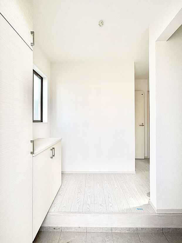 家族の帰宅やお客様をあたたかく迎える玄関  