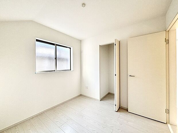 子供部屋にもおすすめな収納スペースたっぷりの居室