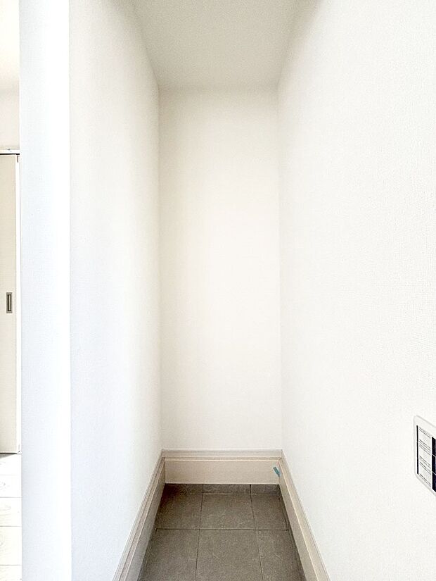 散らかりがちな玄関もスッキリ!ご家族の靴もスッキリ収納できるSIC付き!