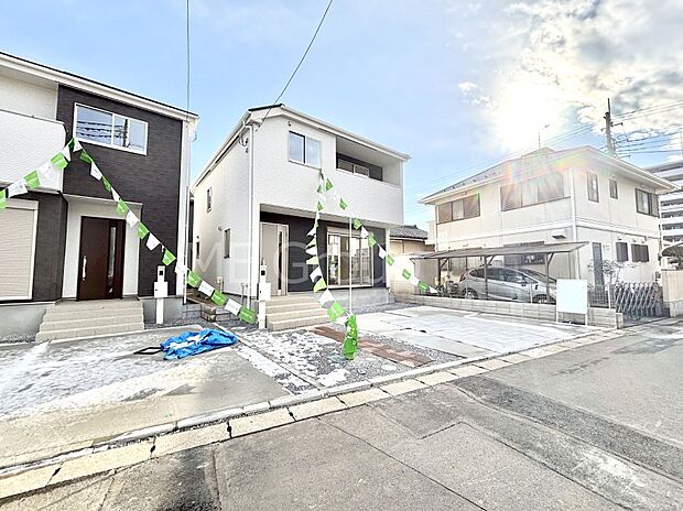 前面道路はきちんと整備されています  