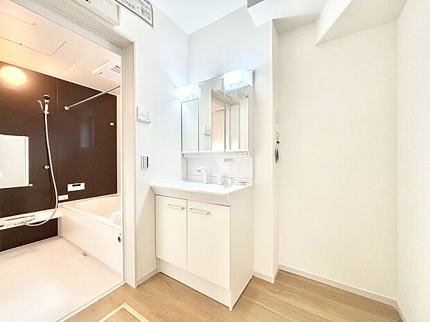 清潔感のある快適空間です。毎日の身支度も気持ち良くお使い頂けます。