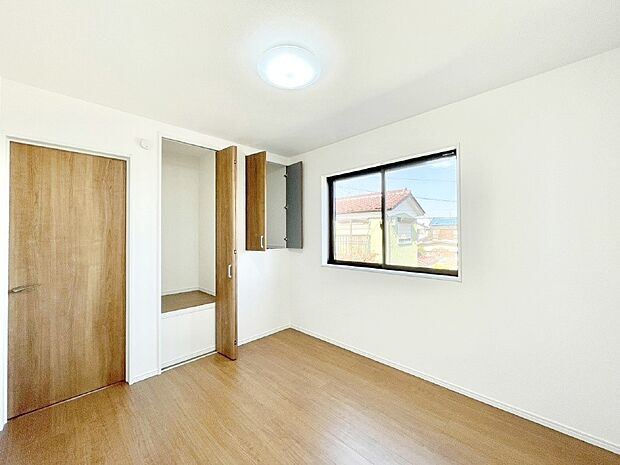 使いやすい形でベットや家具の置き方にも困ることもありません。