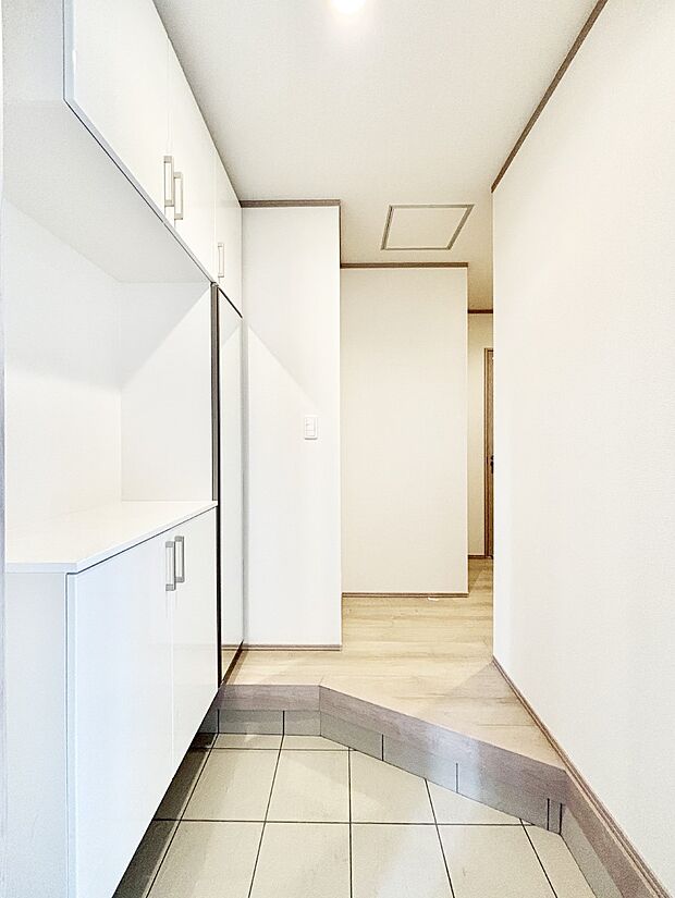 家族の帰宅やお客様をあたたかく迎える玄関