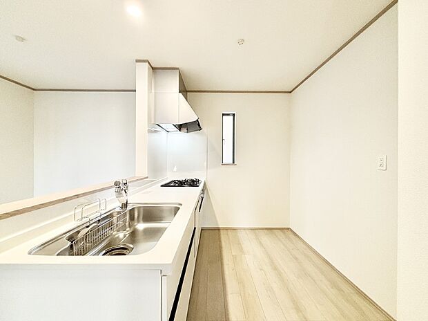 広々とした使い勝手の良いキッチンで日々のお料理も楽しくなりそう