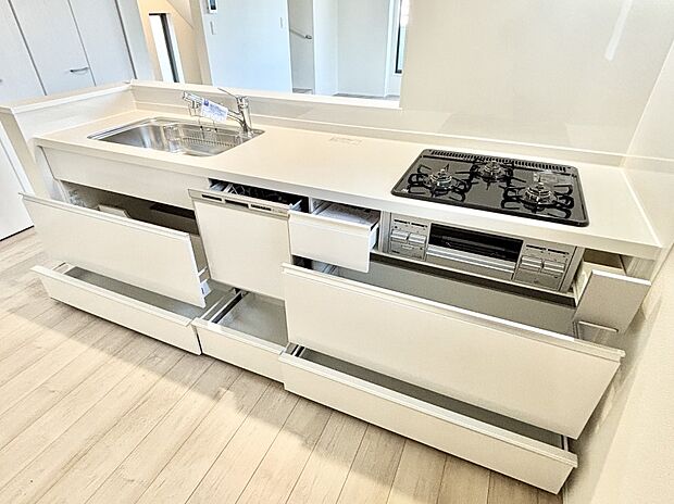 使いやすさを優先したスライド式収納タイプ！