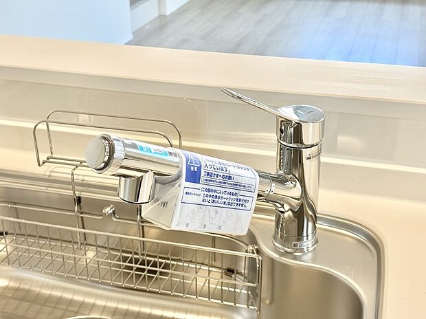 いつでも清潔なおいしいお水を。一つの水栓で水道水と浄水を使い分け。