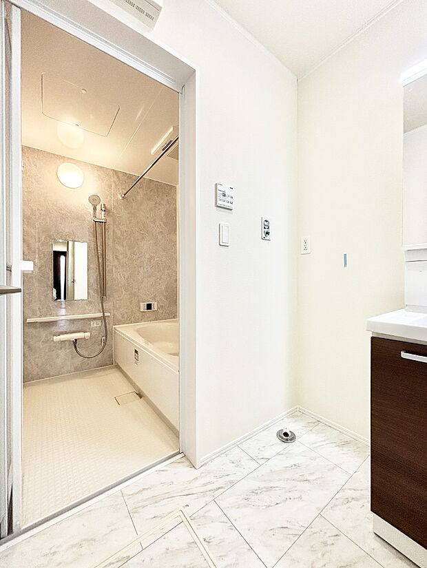 広々とゆとりのあるランドリースペース