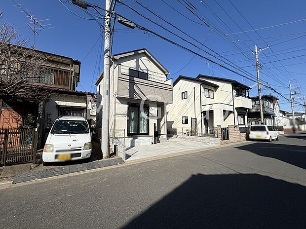 前面道路はきちんと整備されています  