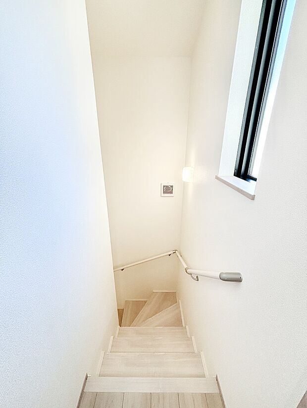 安全性を考慮し階段には手すりを設置しています