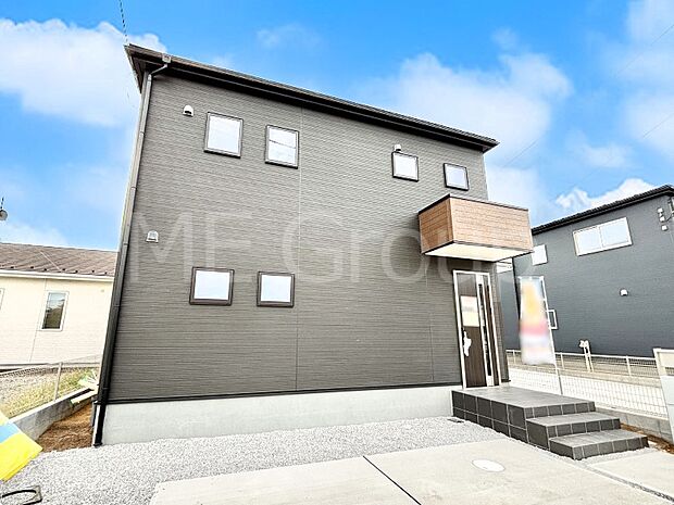 たっぷりの陽光と開放感に包まれる明るい住まい。 