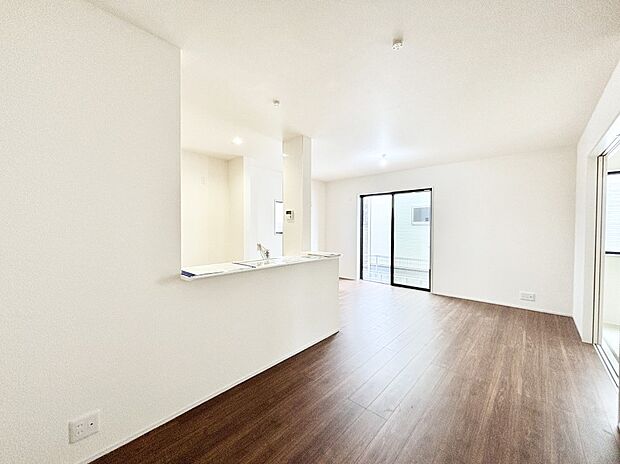 日当たりの良いリビング。お気に入りのグリーンを飾れば更に心地よさがアップ！