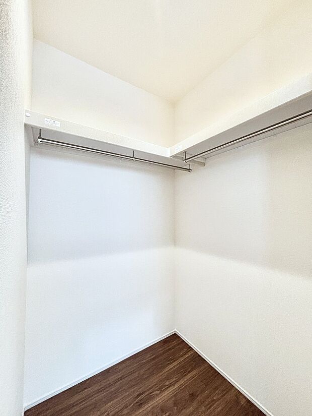 毎日の服選びが楽しくなるウォークインクローゼット 