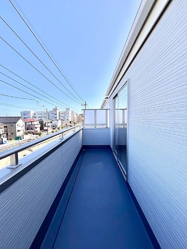 ゆったりバルコニーだから沢山お洗濯ものを干せます。