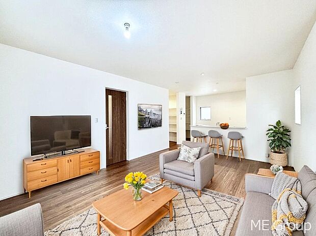 家族の和やかな会話が聞こえてきそう。開放感のあるリビングです。※家具はCGです