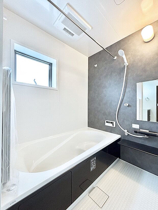 落ち着いた雰囲気でゆっくりお寛ぎいただけるバスルーム