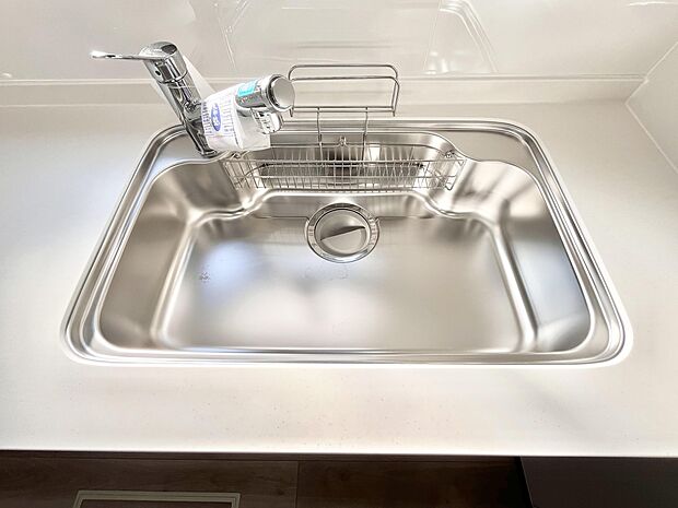 広々としたシンクでお料理やお皿洗いもラクラク快適に!