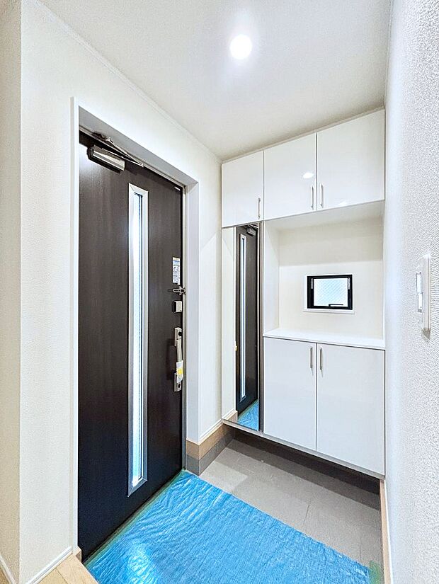 飾り棚を利用して、お越しいただくお客様をおもてなしできます。