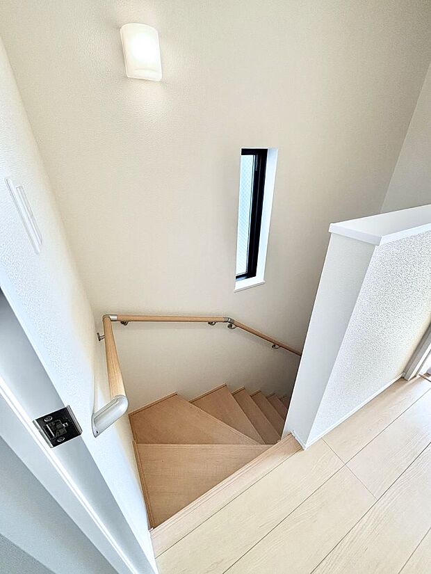 安全性を考慮し階段には手すりを設置しています