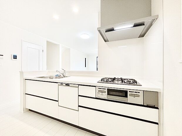 ゆとりあるキッチンスペースでお料理や食後の後片付けもスムーズに!