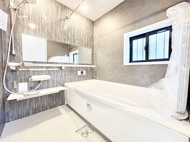 浴室乾燥機付きのバスルームでいつでも快適なバスタイムが楽しめます!