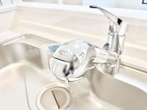 いつでも清潔なおいしいお水を。一つの水栓で水道水と浄水を使い分け。