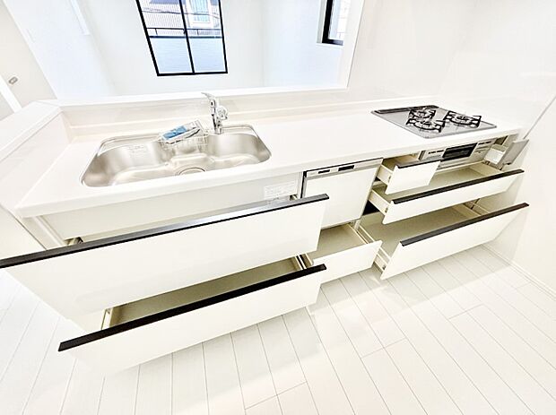 使いやすさを優先したスライド式収納タイプ!