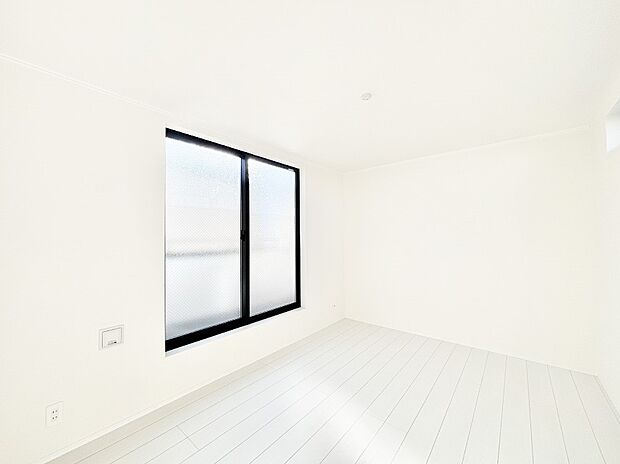 バルコニーからのやさしい光が心地よいプライベートルーム  