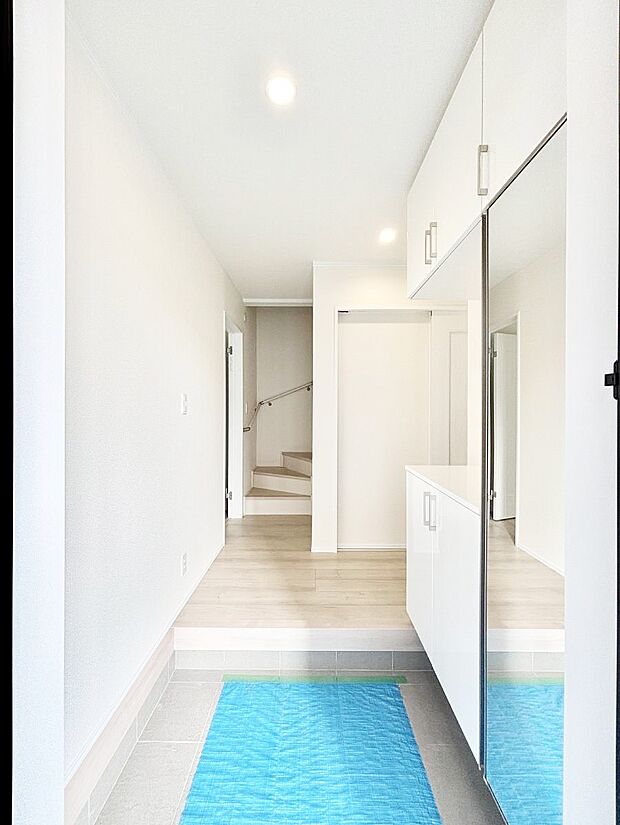 家族の帰宅やお客様をあたたかく迎える玄関