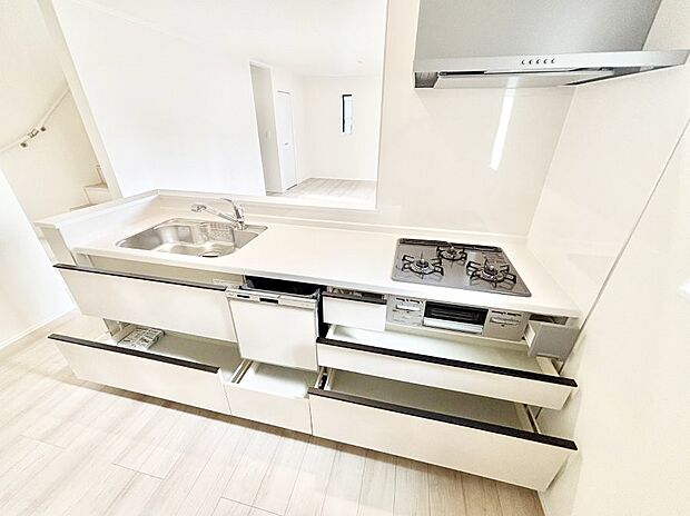 使いやすさを優先したスライド式収納タイプ!