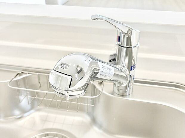 いつでも清潔なおいしいお水を。一つの水栓で水道水と浄水を使い分け。