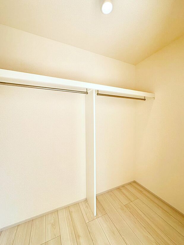 毎日の服選びが楽しくなるウォークインクローゼット 