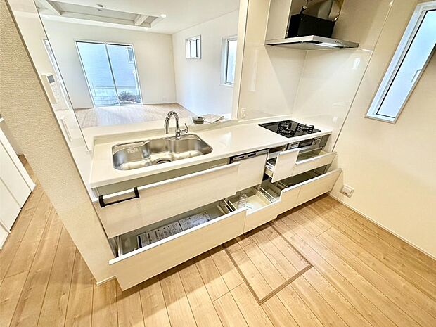 使いやすさを優先したスライド式収納タイプ!