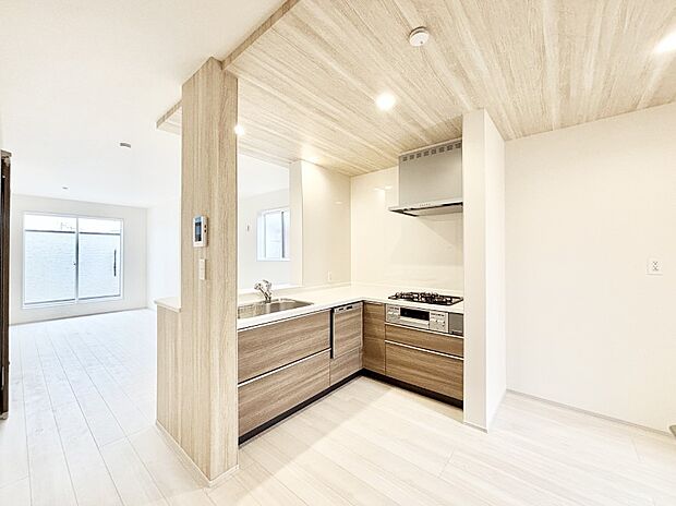 料理をしながらご家族との会話を楽しめる対面カウンターキッチン