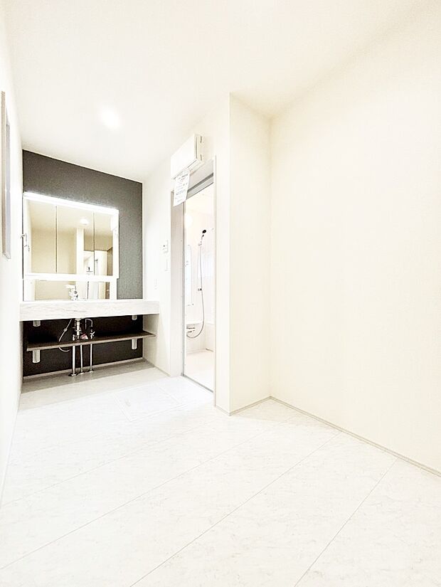 広々とゆとりのあるランドリースペース