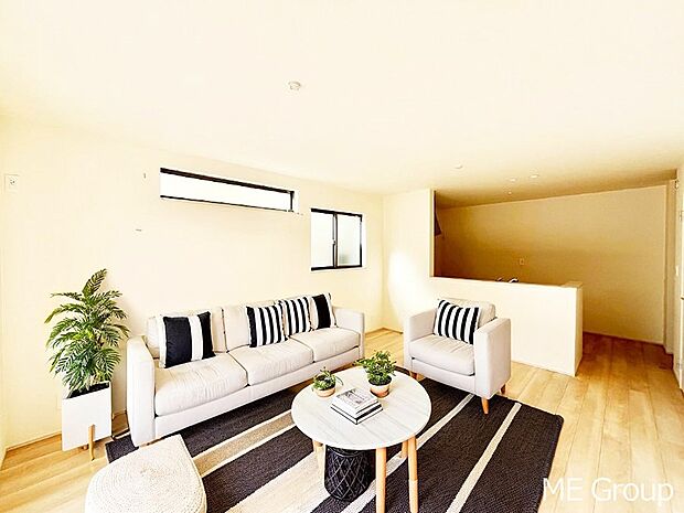 落ち着いた雰囲気のLDKは家族みんなの快適空間※家具はCGです