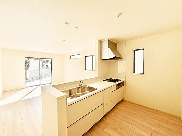 料理をしながらご家族との会話を楽しめる対面カウンターキッチン