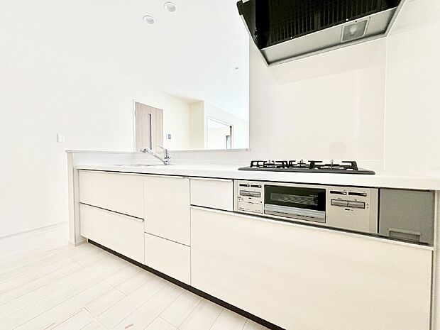 広々とした使い勝手の良いキッチンで日々のお料理も楽しくなりそう