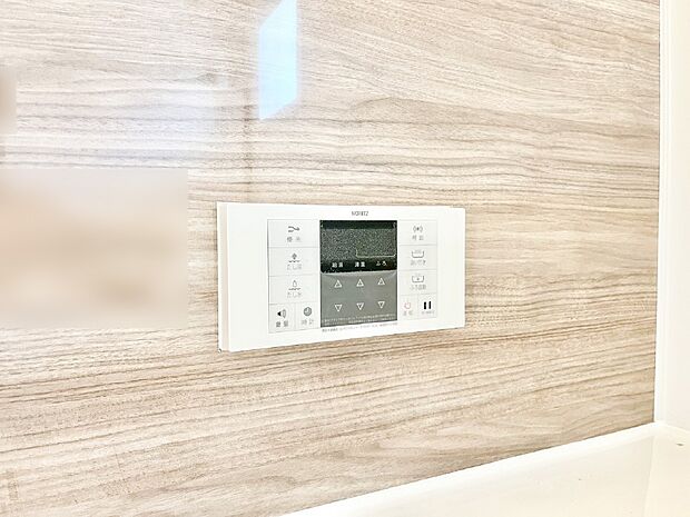 スイッチ1つで一定量の湯を浴槽に張ったり、保温や追い焚きが可能!
