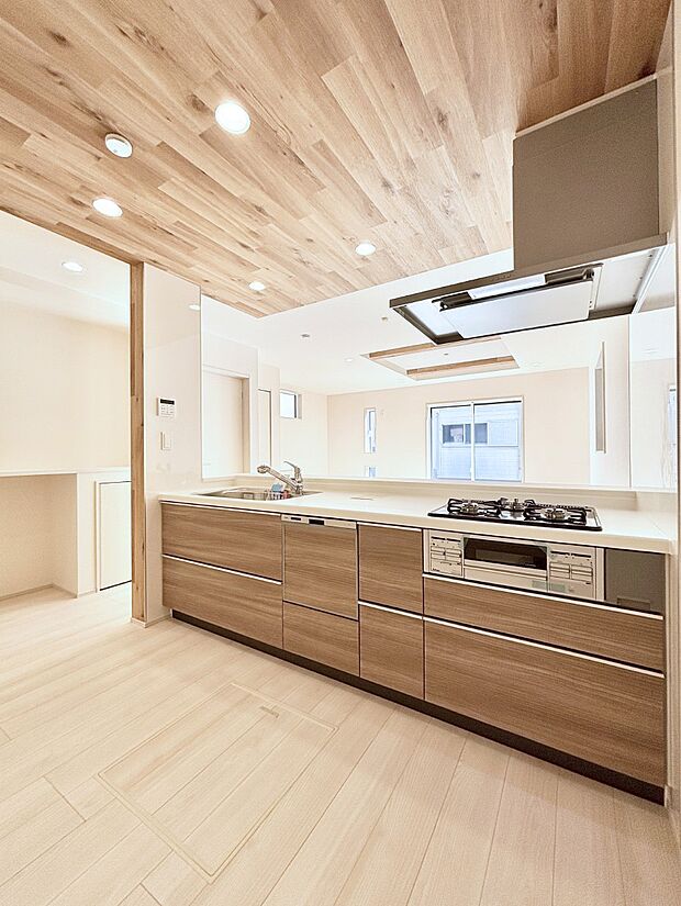 ゆとりあるキッチンではご家族と楽しくお料理ができます。