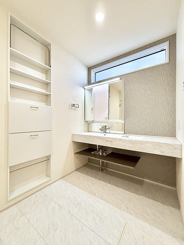 清潔感のある快適空間です。毎日の身支度も気持ち良くお使い頂けます。 