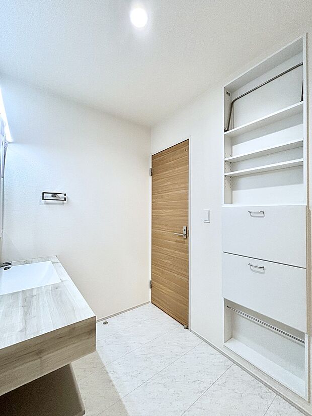 清潔感のある快適空間です。毎日の身支度も気持ち良くお使い頂けます。 