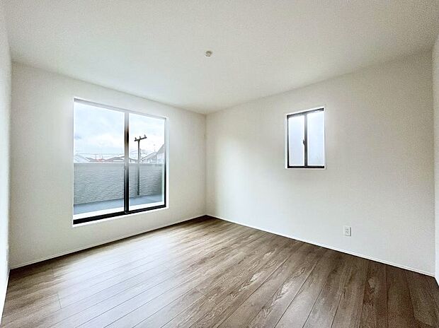 明るいバルコニーサイドに洋室を設置。目覚めの良い寝室に。