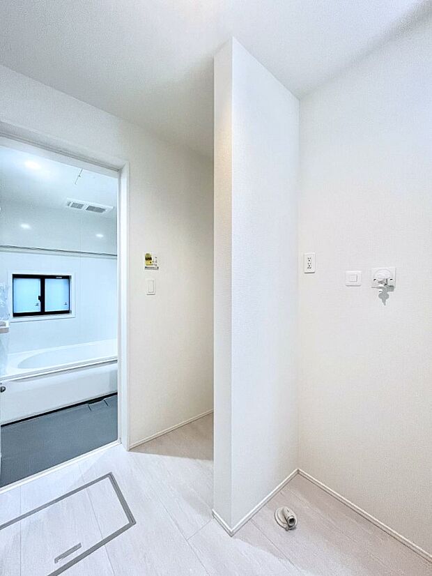 清潔感ある洗面化粧室で朝の身支度も快適