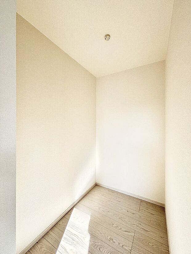 ウォークインクローゼットの活用で生活空間スッキリ