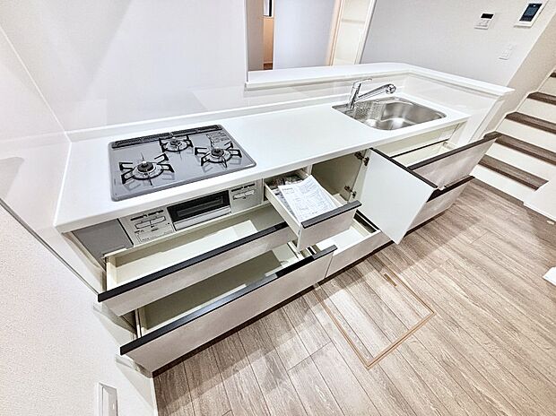 使いやすさを優先したスライド式収納タイプ！