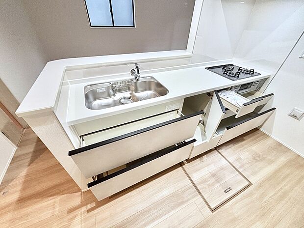 使いやすさを優先したスライド式収納タイプ!