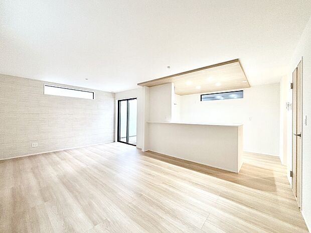 家族の笑顔が自然と生まれてくる、そんな雰囲気のダイニングに仕上がっています。