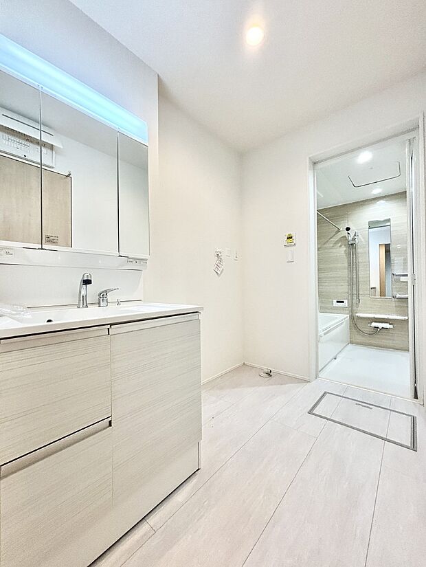 広々とゆとりのあるランドリースペース。